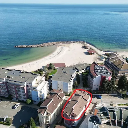 White Sands Beachfront Getaway In Aurelia - Sea View & Direct Access Apartmán