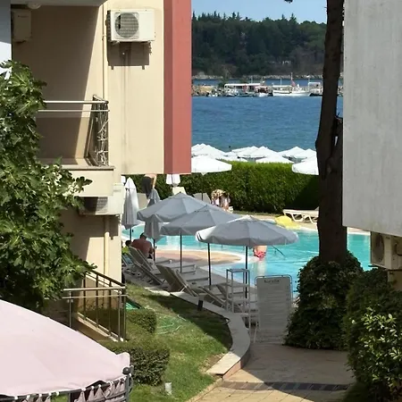Apartmán White Sands Beachfront Getaway In Aurelia - Sea View & Direct Access *