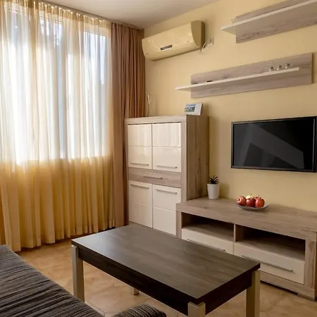 White Sands Beachfront Getaway In Aurelia - Sea View & Direct Access Apartmán Burgas City