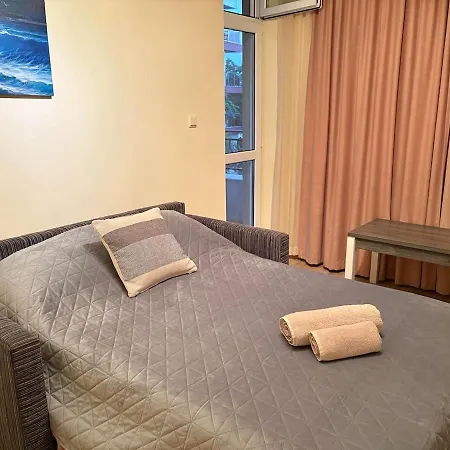 White Sands Beachfront Getaway In Aurelia - Sea View & Direct Access Apartmán *