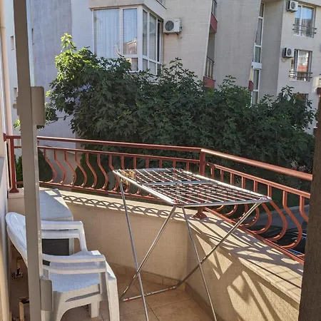 White Sands Beachfront Getaway In Aurelia - Sea View & Direct Access Apartmán Burgas City