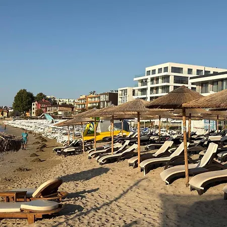 White Sands Beachfront Getaway In Aurelia - Sea View & Direct Access Apartmán