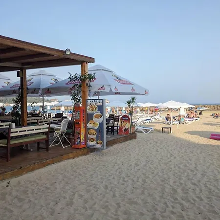 Διαμέρισμα White Sands Beachfront Getaway In Aurelia - Sea View & Direct Access *